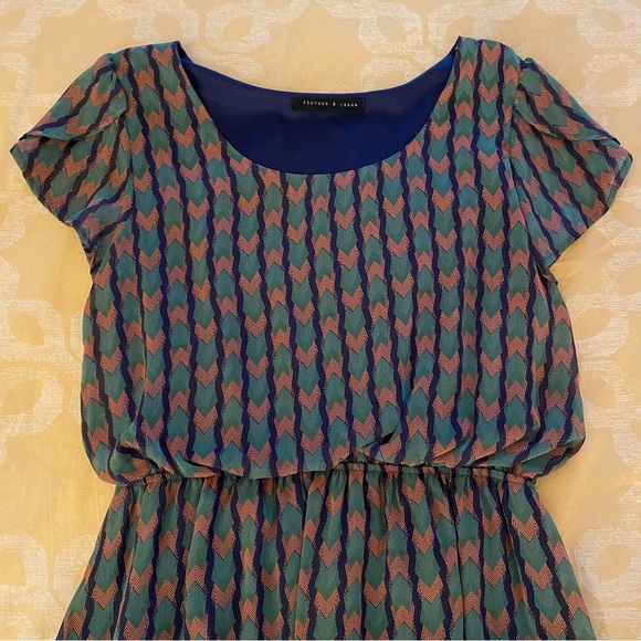 Blousy Short-Sleeve Patterned Dress - Picture 3 of 9